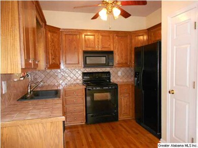 You'll love to cook in this convenient kitchen!  A