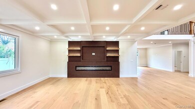 60 Periwinkle Rd, Levittown, NY 11756 - photo 4