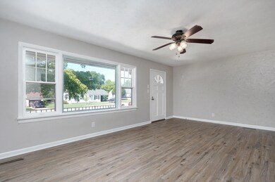 2616 E 11th St-7