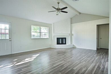 10319 Misty River Dr, Houston, TX 77086 - photo 4