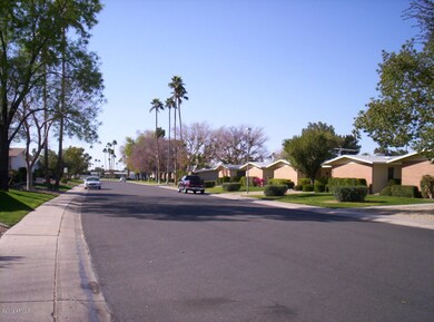 10725 W Santa fe Dr, Sun City, AZ 85351 - photo 4