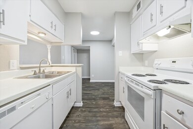 3800 Sherwood Ln unit 132, Houston, TX 77092 - photo 3