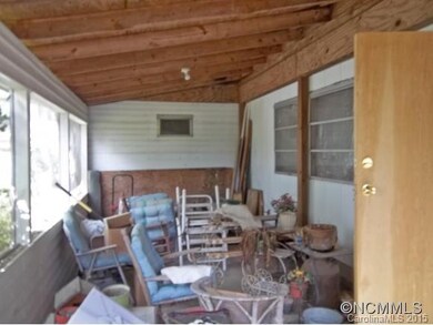 Screened porch of singlewide