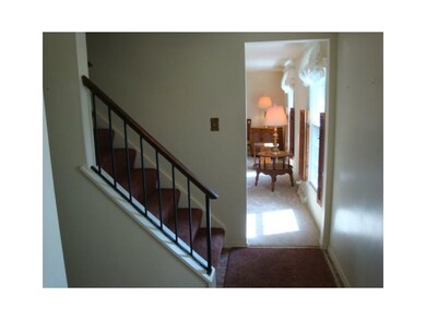 Entry/Foyer.