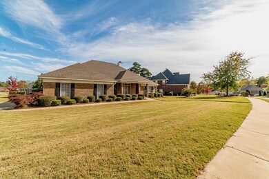 Front Yard w Sidewalk