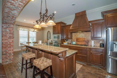 105 Fountain View 002