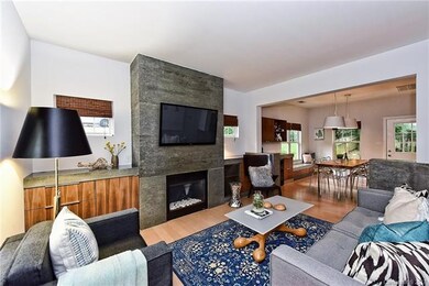 Living room w/ built-ins