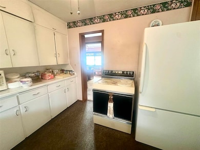 520 E Coolidge Ave, Blackwell, OK 74631 - photo 5