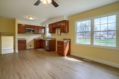 185 Meadow Dr, Circleville, OH 43113 - photo 6