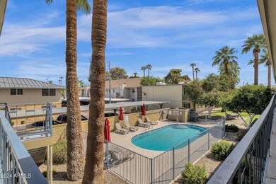 5-web-or-mls-6906-e-4th-st-10