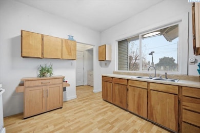 724 S 8th St, Sunnyside, WA 98944 - photo 4