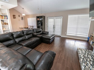 510 W Castle Harbour Dr, Friendswood, TX 77546 - photo 4