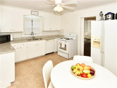 681 N Bost St, Statesville, NC 28677 - photo 4