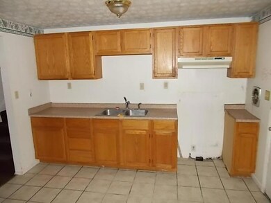 3008 Fleet Rd, Columbus, OH 43232 - photo 2