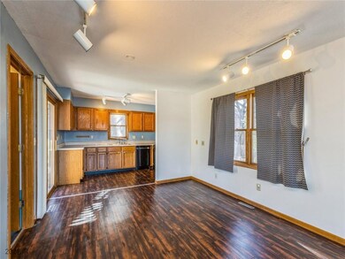 903 E Hackley Ave, Des Moines, IA 50315 - photo 4