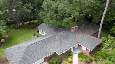 AMAZING PARK LIKE YARD WITH LOTS OF PRIVACY