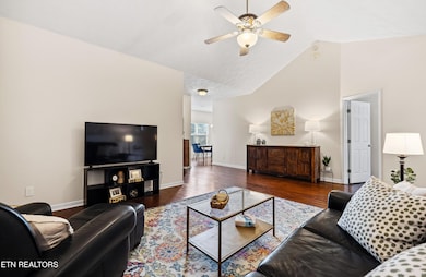 4427 Broadmeadow Way unit 4, Knoxville, TN 37912 - photo 3