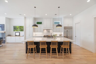 726 E 11th 1 2 St, Houston, TX 77008 - photo 4