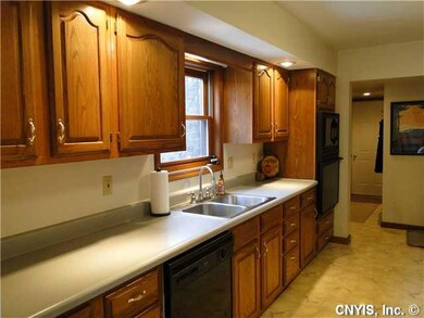 Kitchen BUILT IN VOEN AND MICORWAVE, KITCHEN WINDO