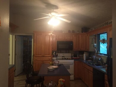 Ktichen with kitchen island