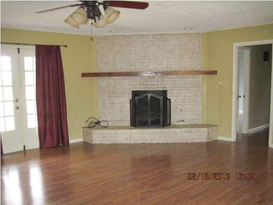 Living room with gas logs.