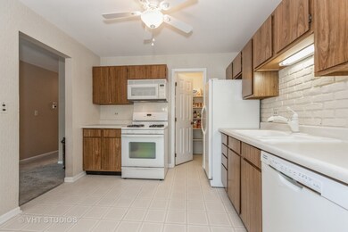 2136 Berkley Ct unit 201B, Naperville, IL 60565 - photo 6