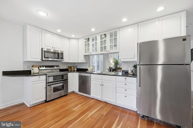 919 Latimer St unit A7, Philadelphia, PA 19107 - photo 6