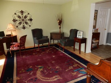 33 Chester Ct, Troy, NY 12182 - photo 5