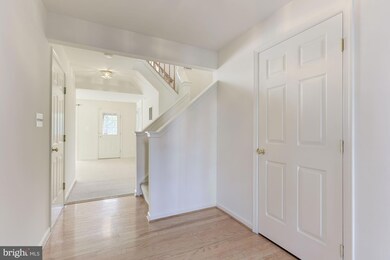 13595 Bathgate Dr, Herndon, VA 20171 - photo 4