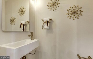 425 Newton Place NW unit B, Washington, DC 20010 - photo 5