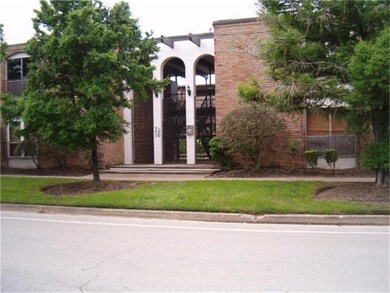 Welcome to the gated community at 2516 Commonwealt