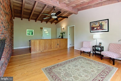 6527 Jay Miller Dr, Falls Church, VA 22041 - photo 3