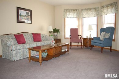 3827 Windsor Pines Ct, Davenport, IA 52807 - photo 6