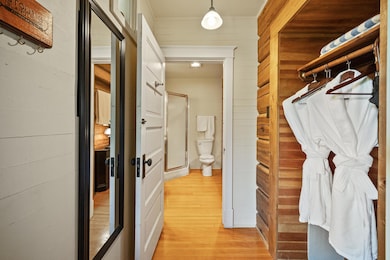 Main Lodge 3 - Closet