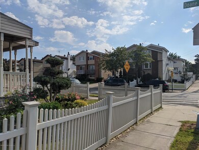281 Doane Ave, Staten Island, NY 10308 - photo 4