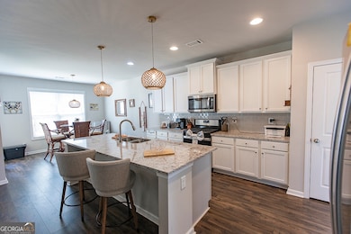 740 Lakeview Bend Cir, Jefferson, GA 30549 - photo 3