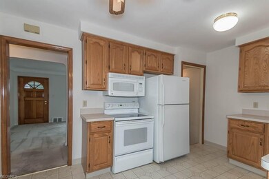 Kitchen all appliances stay.