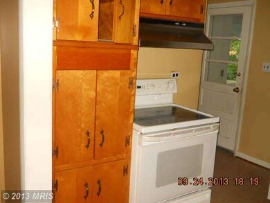 10041 Locust St, Glenn Dale, MD 20769 - photo 5