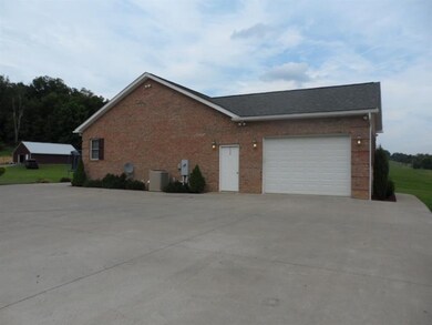 EXTERIOR SIDE GARAGE