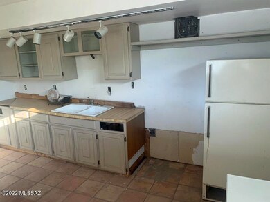 IMG_2630-4809 4TH ST-FRONT-kitchen