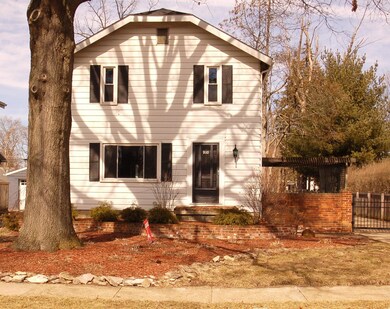 210 E Beaumont
