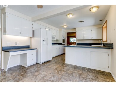 1755 Mistletoe St, Eugene, OR 97402 - photo 7