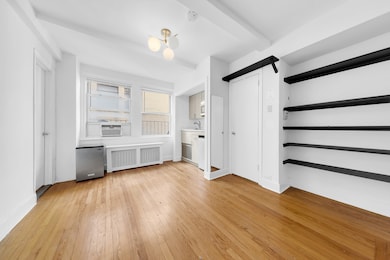 The Cloister unit 607, New York, NY 10017 - photo 2