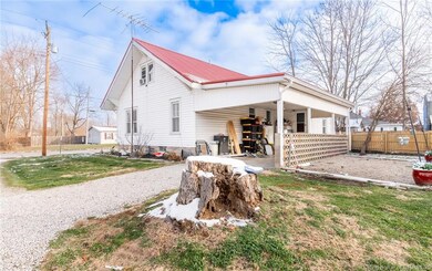 305 Moore St, Crothersville, IN 47229 - photo 4