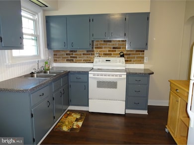 1313 Stirling St, Coatesville, PA 19320 - photo 7