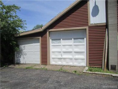 Garage Side view of garage