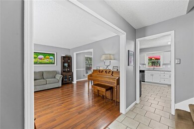 8946 Country Hill Ct, Lenexa, KS 66215 - photo 5