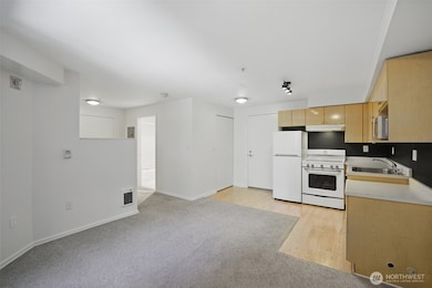 Montreux Condos unit 513, Seattle, WA 98121 - photo 2