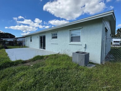 1748 SE Monroe St, Stuart, FL 34997 - photo 5