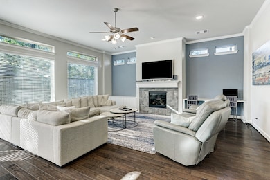 935 S Lacey Garden Loop, Houston, TX 77018 - photo 5